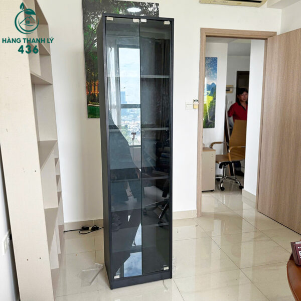 tu trung bay cu cao 2m mau den ket hop kinh 1