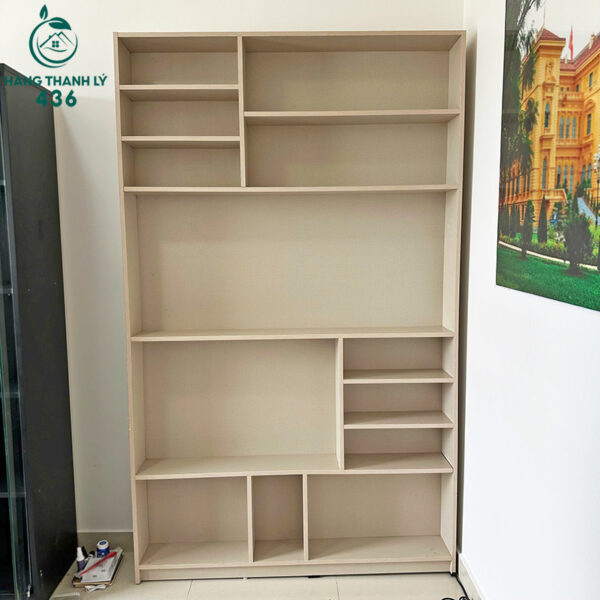 tu trung bay go cu 1m32x2m2 nhieu ngan tien loi 2