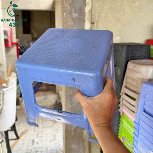 xa kho ghe nhua cu nhieu mau va mau sac 3