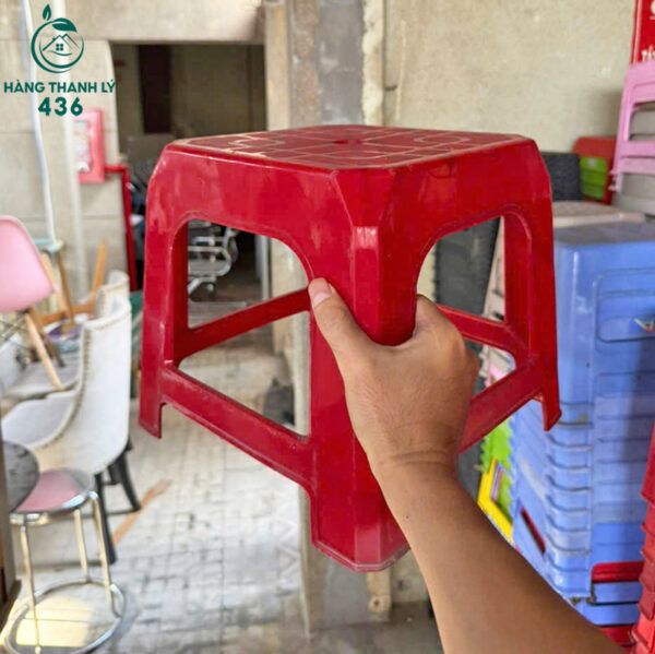 xa kho ghe nhua cu nhieu mau va mau sac 4