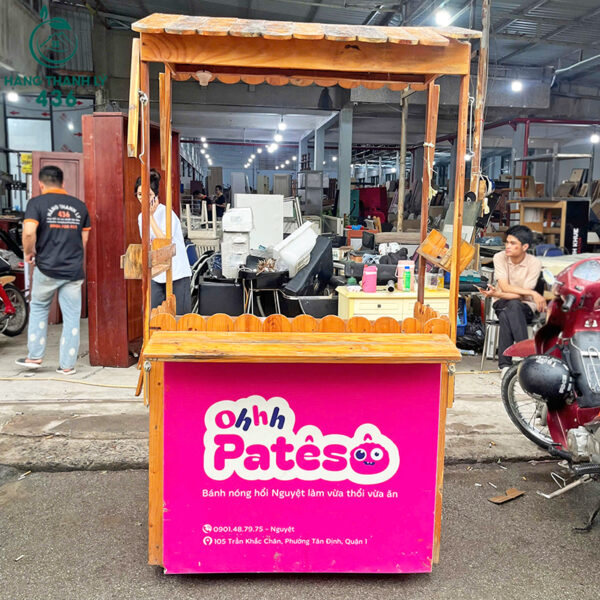 xe ban hang cu bang go co banh xe va ngan tu kin 4