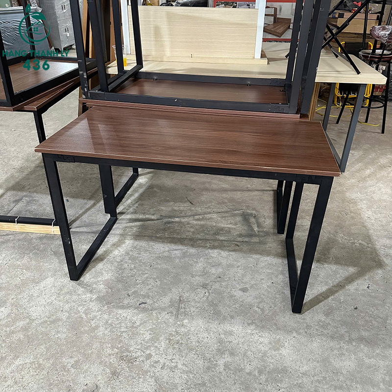 Bàn Làm Việc Cũ Chân Sắt Mặt Gỗ Vân Nâu 1m2 6 1786942973908 408305097254198635 g4851168235075363731 50754de6ec3a436e02332dccabedad22 copy