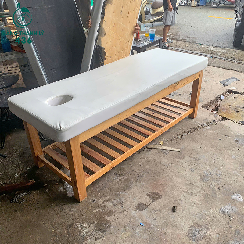 Giường Massage Cũ Bọc Đệm Màu Trắng Kèm Khung Gỗ 1M9 8 1m9x70cmx70cm va 1tr 4 copy