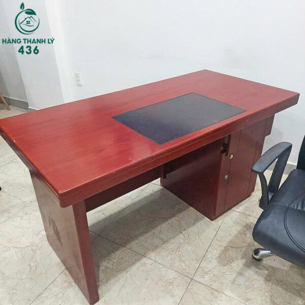 Ban Giam Doc Cu Mau Nau Do Sang Trong