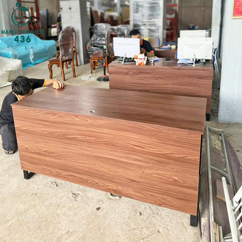 Ban-lam-viec-van-phong-nhieu-kich-thuoc-moi-99-4 Bàn Làm Việc Văn Phòng Nhiều Kích Thước Mới 99%