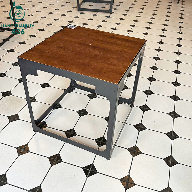 Bàn Cafe Vuông Cũ Kiểu Dáng Đơn Giản ban-cafe-vuong-cu-kieu-dang-don-gian-1 Bàn Cafe Vuông Cũ Kiểu Dáng Đơn Giản