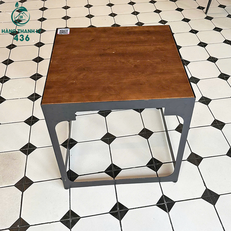 Bàn Cafe Vuông Cũ Kiểu Dáng Đơn Giản ban-cafe-vuong-cu-kieu-dang-don-gian-2 Bàn Cafe Vuông Cũ Kiểu Dáng Đơn Giản