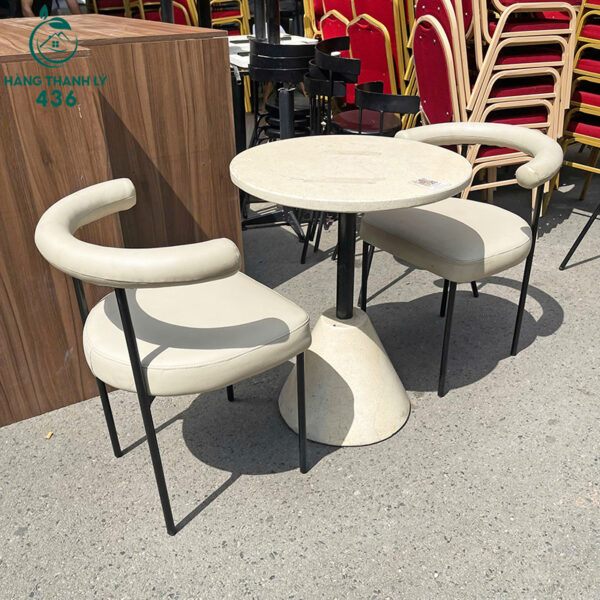 ban-ghe-cafe-cu-phong-cach-bac-au-doc-dao (1) ban ghe cafe cu phong cach bac au doc dao 1