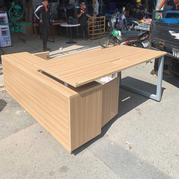 ban giam doc go goc l cu kem tu kin hien dai 4