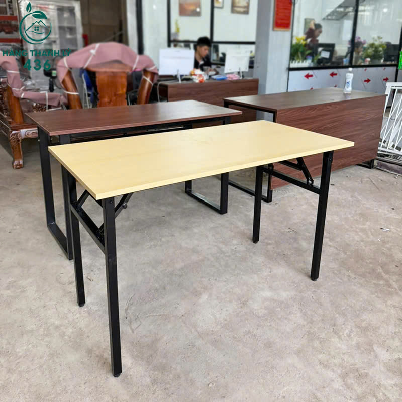 ban-lam-viec-chan-sat-gap-gon-2 Bàn Làm Việc Chân Sắt Gấp Gọn 1M2x60CM Mới 99% (Nhiều Mẫu)