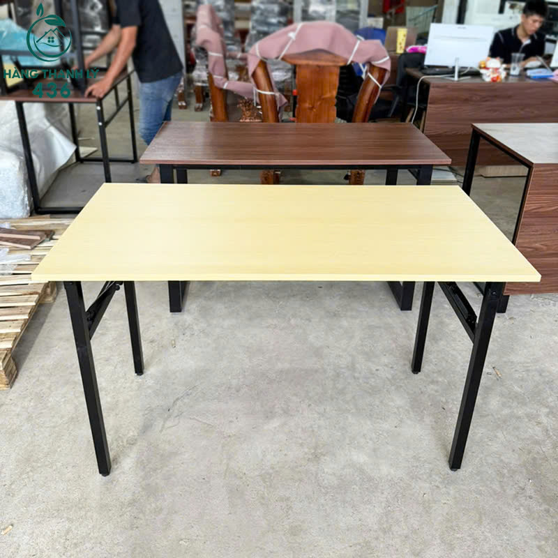 ban-lam-viec-chan-sat-gap-gon-3 Bàn Làm Việc Chân Sắt Gấp Gọn 1M2x60CM Mới 99% (Nhiều Mẫu)