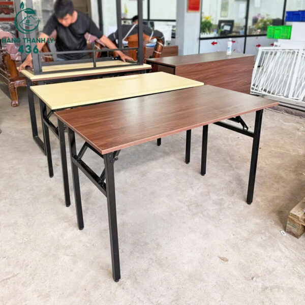 ban lam viec chan sat gap gon 4