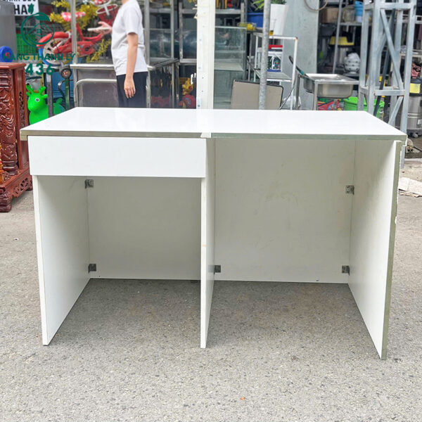 ban lam viec cu 1m2x60cm mau trang co hoc kin 2