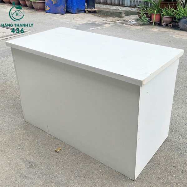 ban lam viec cu 1m2x60cm mau trang co hoc kin 3