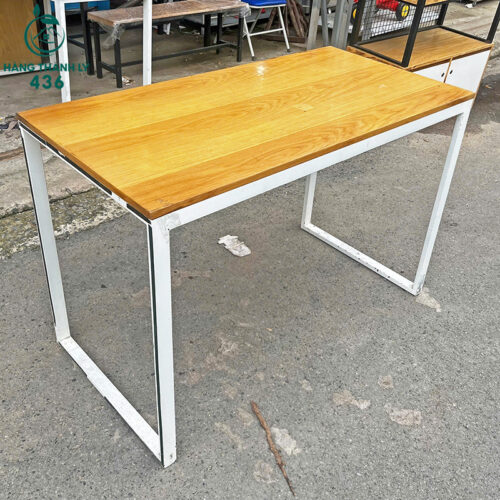 ban lam viec cu 1m2x80cm mat go mau vang sang hien dai 1