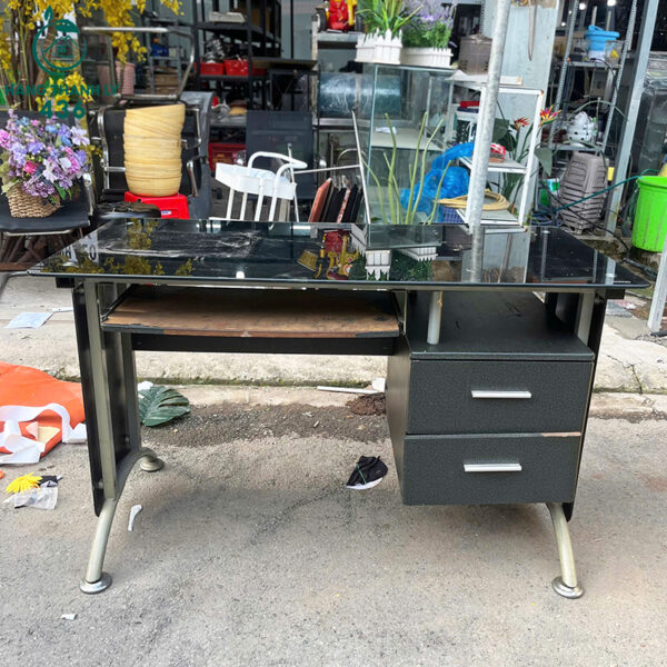 ban lam viec cu mat kinh mau den co ngan keo 2
