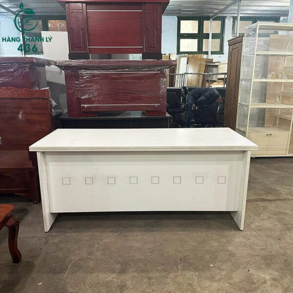 ban lam viec cu mau trang thanh lich 1