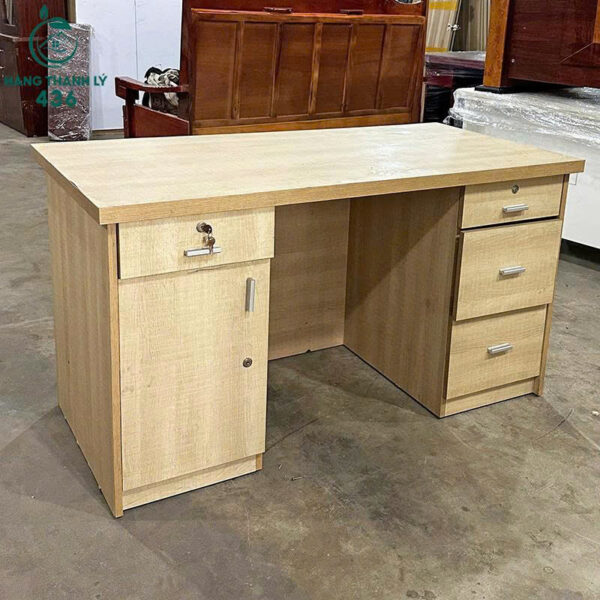 ban-lam-viec-cu-mau-vang-kem-nhieu-ngan-keo-tien-loi (4) ban lam viec cu mau vang kem nhieu ngan keo tien loi 4