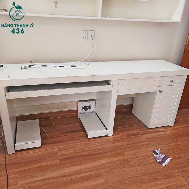 Bàn Làm Việc Cũ Thiết Kế Rộng Rãi Màu Trắng ban-lam-viec-cu-thiet-ke-rong-rai-mau-trang Bàn Làm Việc Cũ Thiết Kế Rộng Rãi Màu Trắng