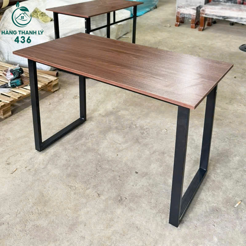 ban-lam-viec-go-chan-sat-chu-u-1 Bàn Làm Việc Gỗ 1M2x60CM Chân Sắt Chữ U Mới 99% (Nhiều Mẫu)