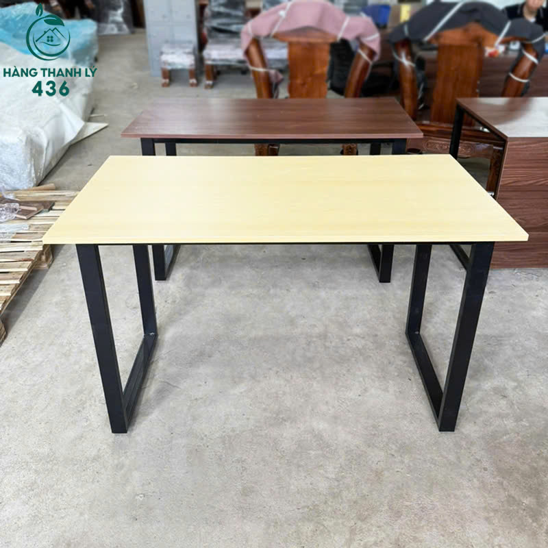 ban-lam-viec-go-chan-sat-chu-u-7 Bàn Làm Việc Gỗ 1M2x60CM Chân Sắt Chữ U Mới 99% (Nhiều Mẫu)