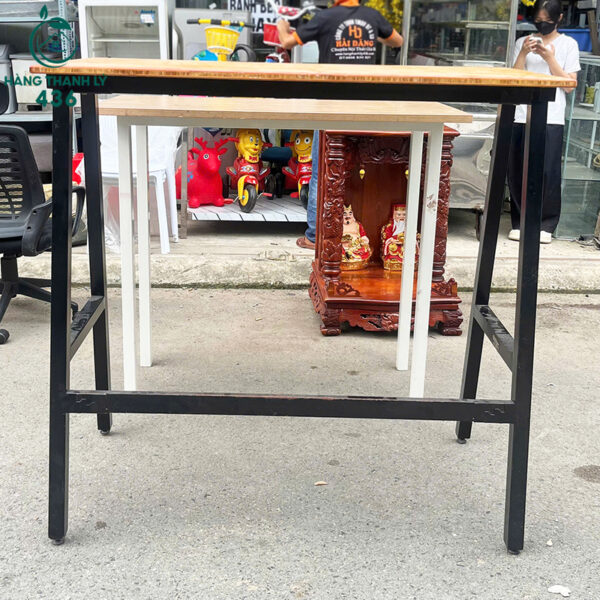 ban-quay-bar-cu-mat-go-chan-kim-loai-chac-chan (2) ban quay bar cu mat go chan kim loai chac chan 2