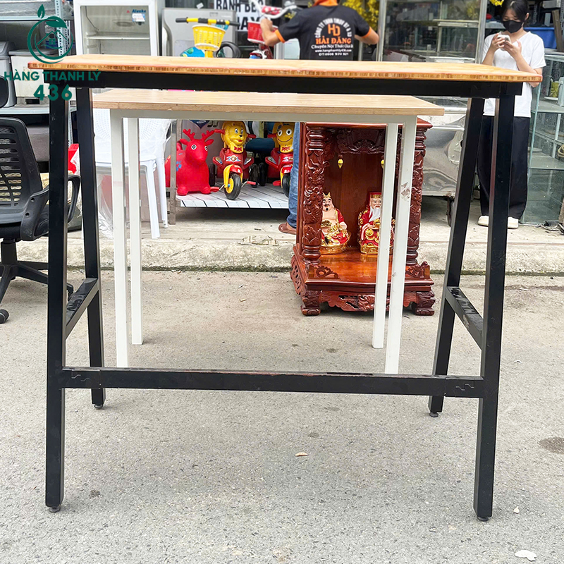 ban-quay-bar-cu-mat-go-chan-kim-loai-chac-chan-2 Bàn Quầy Bar Cũ Mặt Gỗ Chân Kim Loại Chắc Chắn