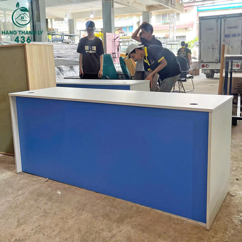 ban-quay-thu-ngan-cu-mau-trang-phoi-xanh-1 Bàn Quầy Thu Ngân Cũ 1M8x1M6 Màu Trắng Phối Xanh