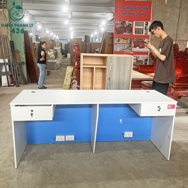 ban-quay-thu-ngan-cu-mau-trang-phoi-xanh-2 Bàn Quầy Thu Ngân Cũ 1M8x1M6 Màu Trắng Phối Xanh