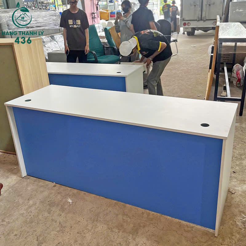 ban-quay-thu-ngan-cu-mau-trang-phoi-xanh-3 Bàn Quầy Thu Ngân Cũ 1M8x1M6 Màu Trắng Phối Xanh