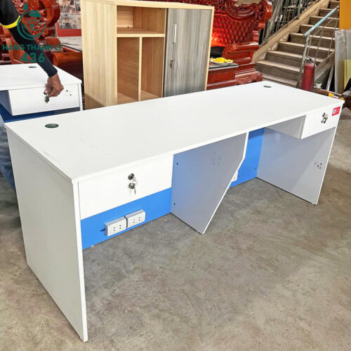 ban quay thu ngan cu mau trang phoi xanh 4