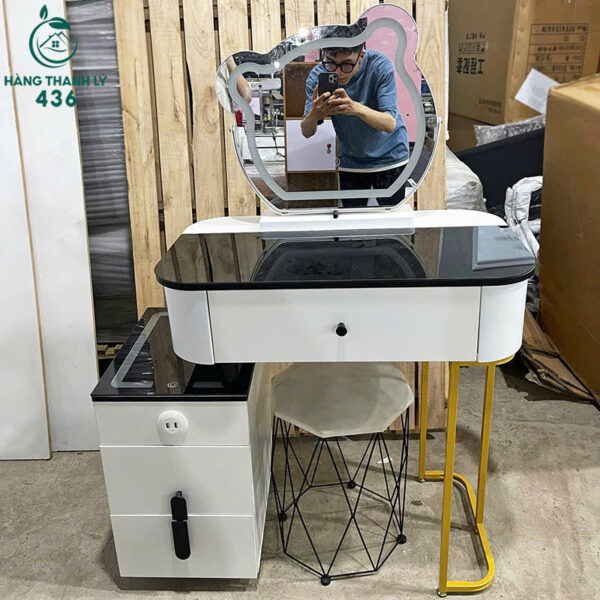 ban-trang-diem-cu-mat-kinh-den-co-tu-hoc-keo-tien-loi (1) ban trang diem cu mat kinh den co tu hoc keo tien loi 1