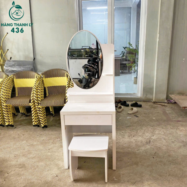 ban trang diem cu mau trang gan guong kem ghe 1