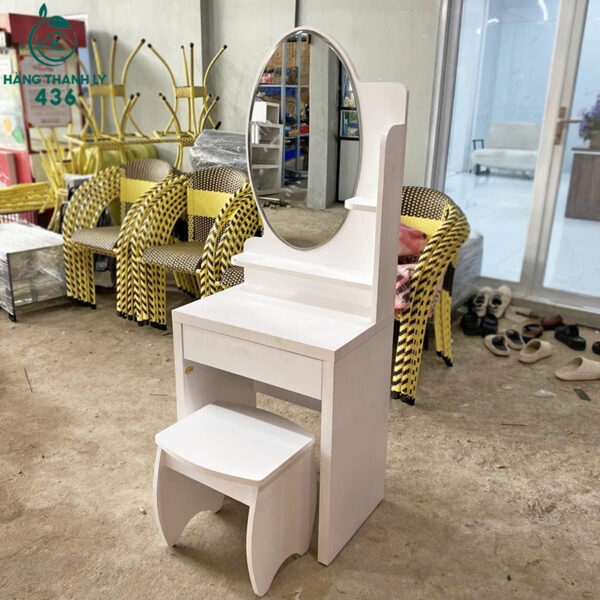 ban trang diem cu mau trang gan guong kem ghe 2