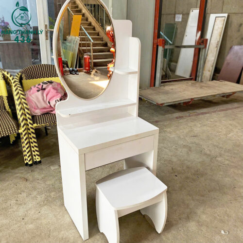 ban trang diem cu mau trang gan guong kem ghe 4