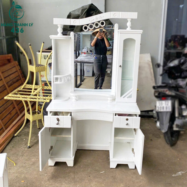 ban trang diem go cu mau trang kem ghe va gan guong 2