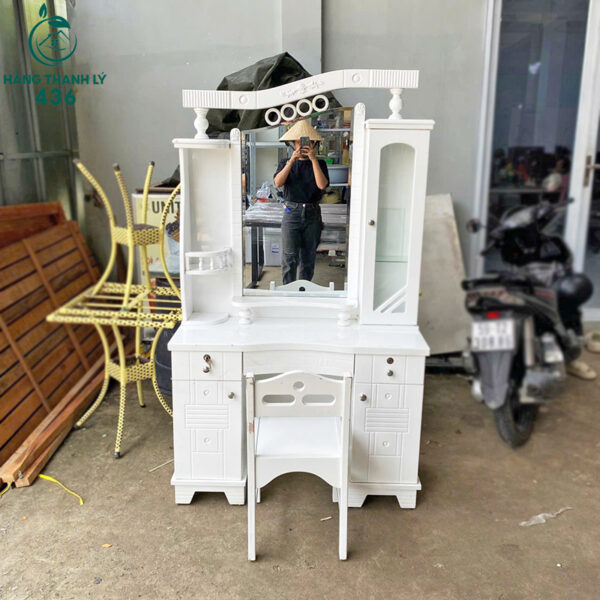 ban trang diem go cu mau trang kem ghe va gan guong 4