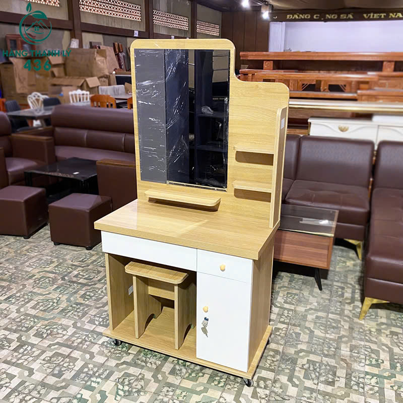 ban-trang-diem-ket-hop-guong-soi-4 Bàn Trang Điểm Kết Hợp Gương Soi Tiện Dụng Mới 99%