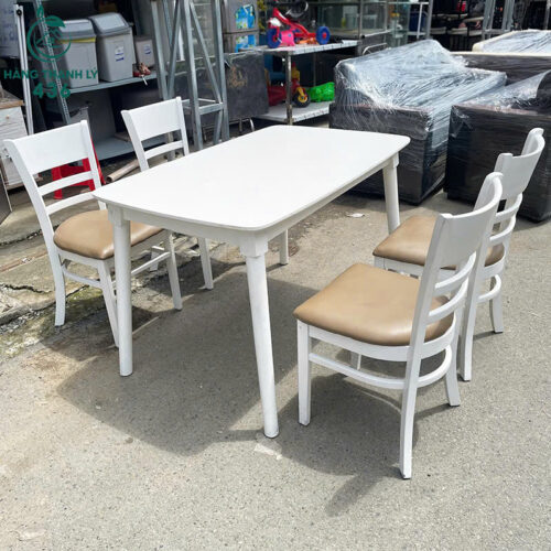 Bộ Bàn Ăn 4 Ghế Cũ 1M2 Nệm Màu Da Bò 4 bo ban an 4 ghe cu 1m2 nem mau da bo 4