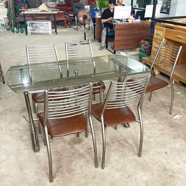 bo-ban-an-inox-cu-1-ban-kinh-va-5-ghe-nem-da (5) bo ban an inox cu 1 ban kinh va 5 ghe nem da 5