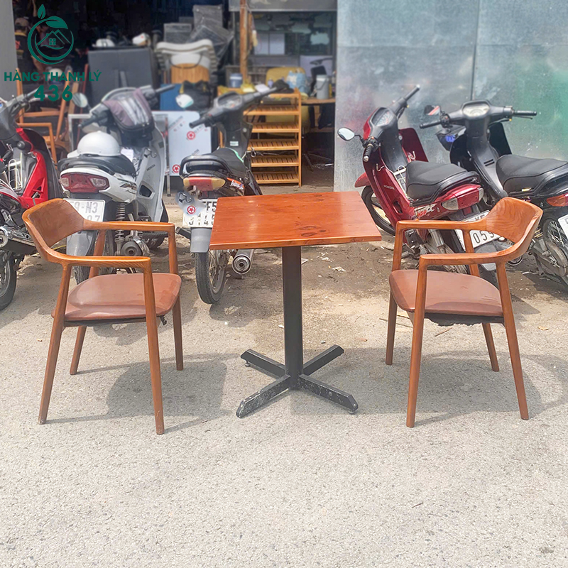 bo-ban-ghe-cafe-cu-dem-boc-da-phong-cach-vintage-1 Bộ Bàn Ghế Cafe Cũ Đệm Bọc Da Phong Cách Vintage