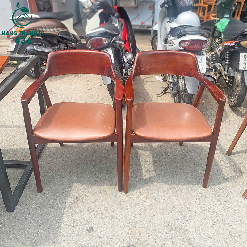 bo-ban-ghe-cafe-cu-dem-boc-da-phong-cach-vintage-4 Bộ Bàn Ghế Cafe Cũ Đệm Bọc Da Phong Cách Vintage