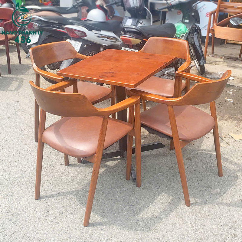 bo-ban-ghe-cafe-cu-dem-boc-da-phong-cach-vintage-5 Bộ Bàn Ghế Cafe Cũ Đệm Bọc Da Phong Cách Vintage