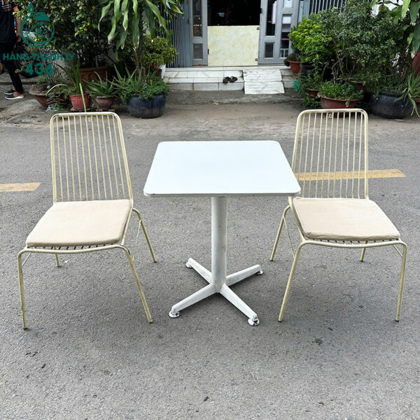 bo-ban-ghe-cafe-cu-phong-cach-toi-gian (3) bo ban ghe cafe cu phong cach toi gian 3