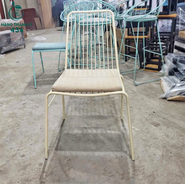 bo-ban-ghe-cafe-cu-phong-cach-toi-gian (5) bo ban ghe cafe cu phong cach toi gian 5