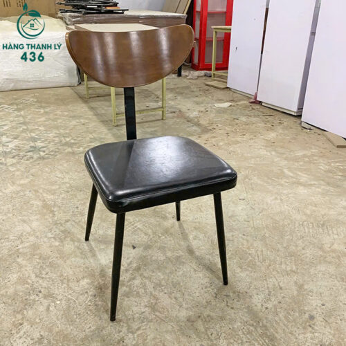 Bộ Bàn Ghế Cafe Chân Sắt Cũ Thiết Kế Lưng Hình Mặt Trăng Độc Đáo 8 bo ban ghe sofa chan sat cu 3