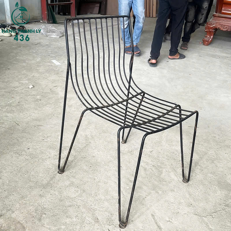 ghe-cafe-chan-sat-son-tinh-dien-mau-den-2 Ghế Cafe Chân Sắt Sơn Tĩnh Điện Màu Đen