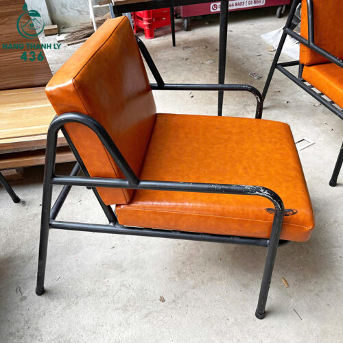 Ghế cafe Khung Sắt Đệm Bọc Da Cũ Màu Cam Hàng Đẹp 3 ghe cafe khung sat dem boc da cu mau cam hang dep 1