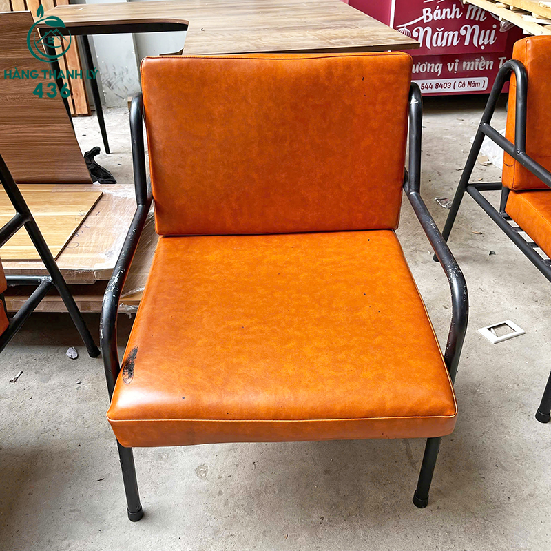 Ghế cafe Khung Sắt Đệm Bọc Da Cũ Màu Cam Hàng Đẹp ghe-cafe-khung-sat-dem-boc-da-cu-mau-cam-hang-dep-2 Ghế cafe Khung Sắt Đệm Bọc Da Cũ Màu Cam Hàng Đẹp
