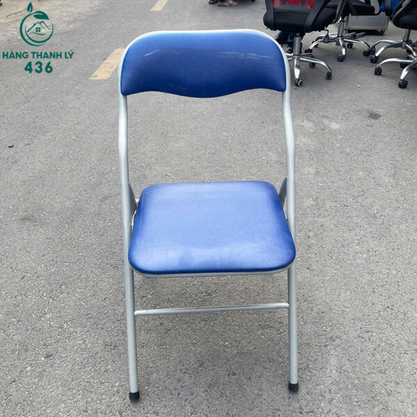 ghe gap hoc sinh boc nem cu mau xanh 2